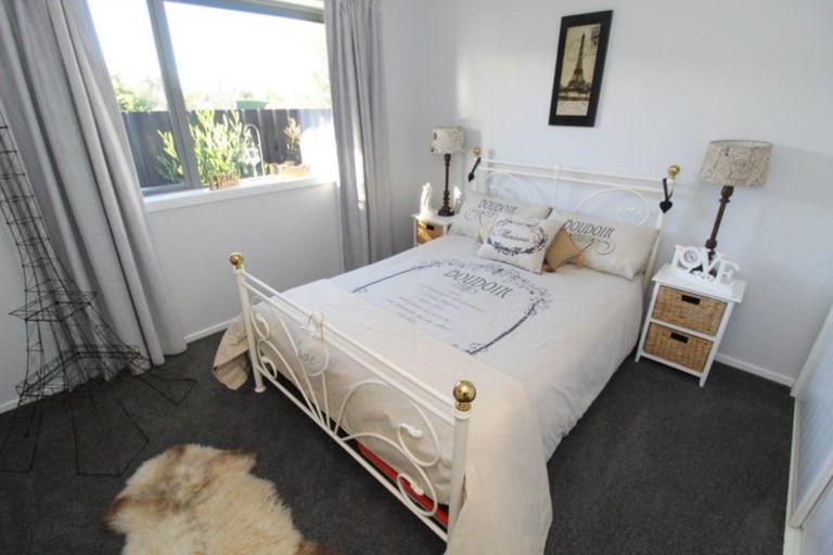 Photo of property in 18 Eric Batchelor Place, Waimate, 7924