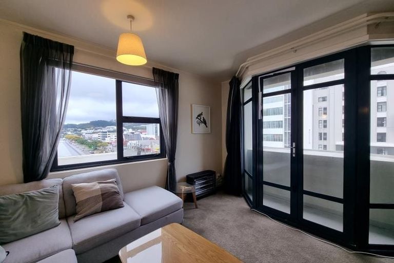 Photo of property in 17 Kent Terrace - Kent Apartments, 5e/16 Kent Terrace, Mount Victoria, Wellington, 6011