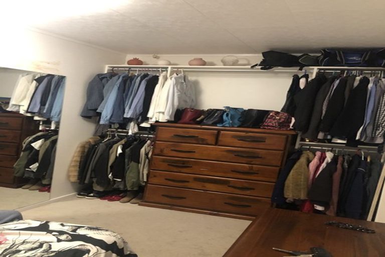 Photo of property in 130 Cliff View Drive, Green Bay, Auckland, 0604