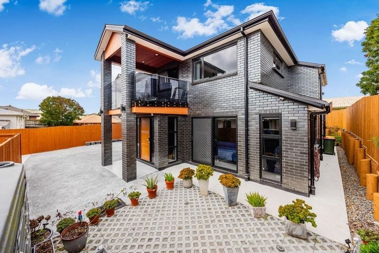 Photo of property in 29a Plumley Crescent, Mangere, Auckland, 2022