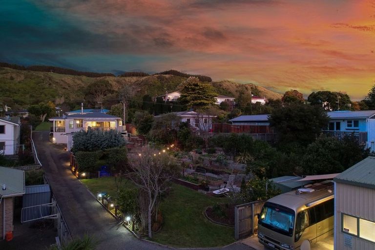 Photo of property in 2 Sydney Crescent, Raumati South, Paraparaumu, 5032