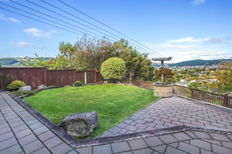 Photo of property in 25 Ordley Grove, Tawa, Wellington, 5028