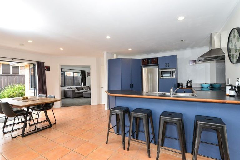 Photo of property in 14 Palm Grove Drive, Western Heights, Hamilton, 3200