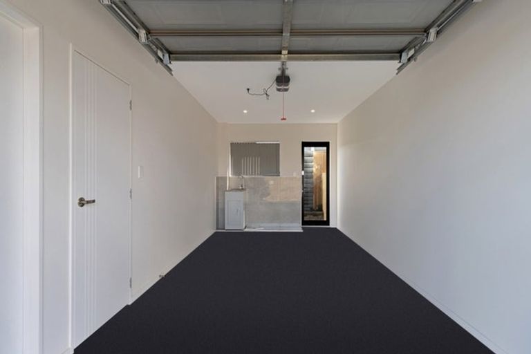 Photo of property in 2/3238 Great North Road, New Lynn, Auckland, 0600