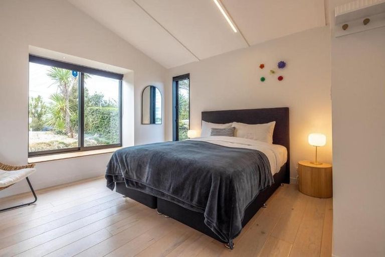 Photo of property in 70 Queens Drive, Oneroa, Waiheke Island, 1081