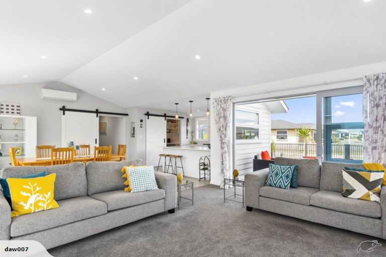 Photo of property in 1 Wahaika Way, Papamoa Beach, Papamoa, 3118