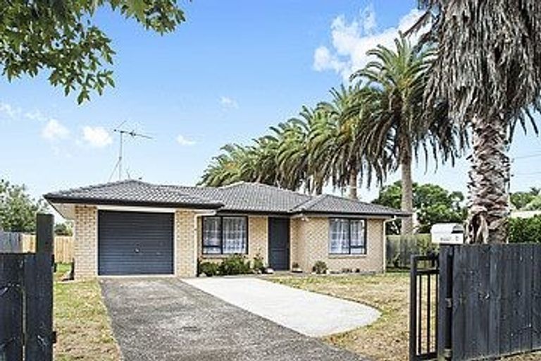 Photo of property in 1 Ranch Place, Pukekohe, 2120