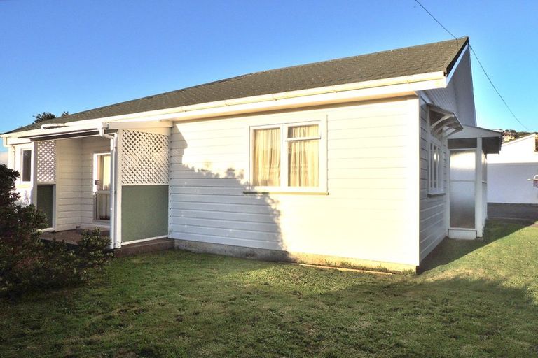 Photo of property in 5 Glen Alton Avenue, Paparangi, Wellington, 6037