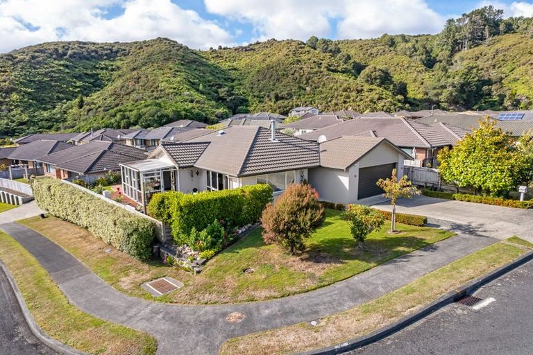 Photo of property in 48 King Charles Drive, Kingsley Heights, Upper Hutt, 5018