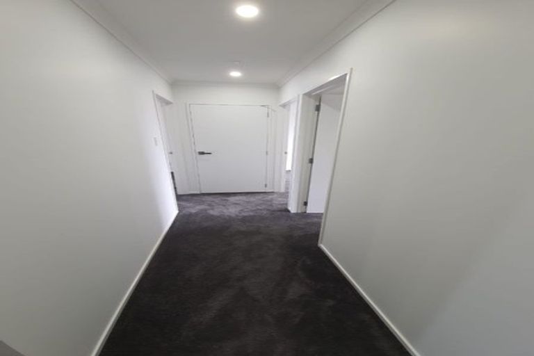 Photo of property in 11 Warbler Crescent, Papakura, 2110