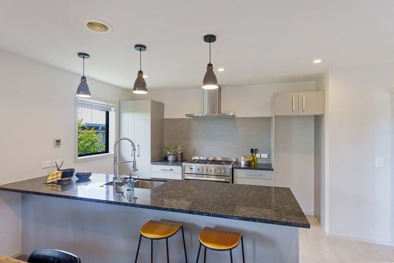 Photo of property in 7 Mahia Lane, Waikanae, 5036