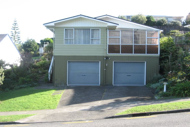 Photo of property in 15 Gloaming Hill, Titahi Bay, Porirua, 5022