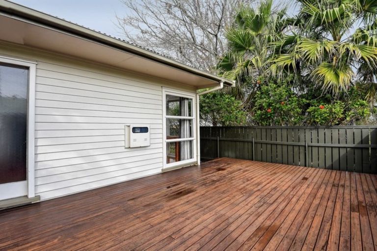 Photo of property in 1/66 Mcdowell Crescent, Hillcrest, Auckland, 0627