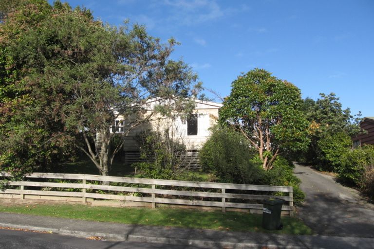 Photo of property in 17 Hookway Grove, Paraparaumu, 5032