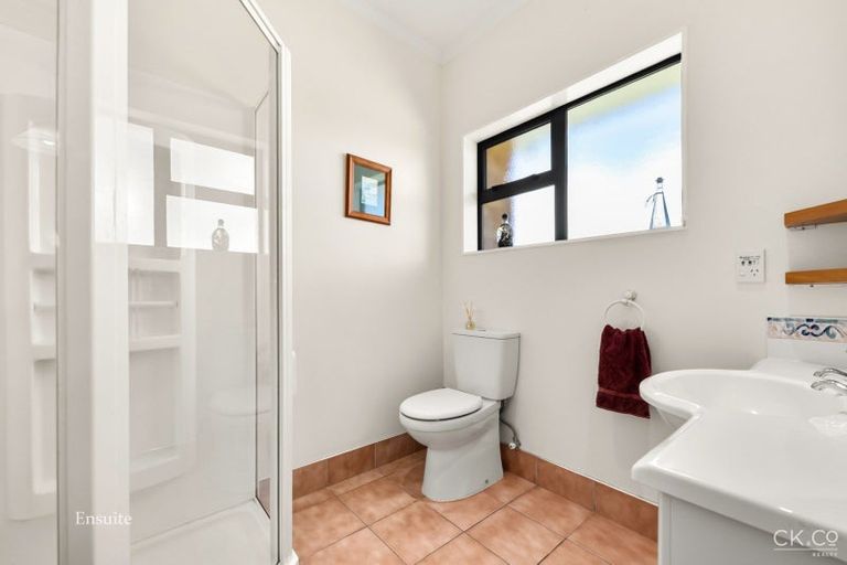 Photo of property in 8a Garrett Place, Riverstone Terraces, Upper Hutt, 5018