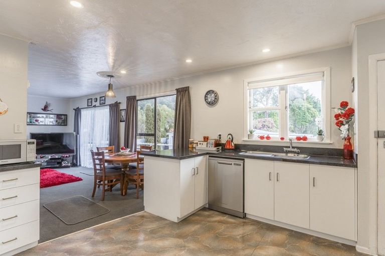 Photo of property in 48 Horoeka Street, Stokes Valley, Lower Hutt, 5019