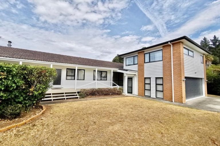 Photo of property in 1 Mark Edward Drive, Half Moon Bay, Auckland, 2012