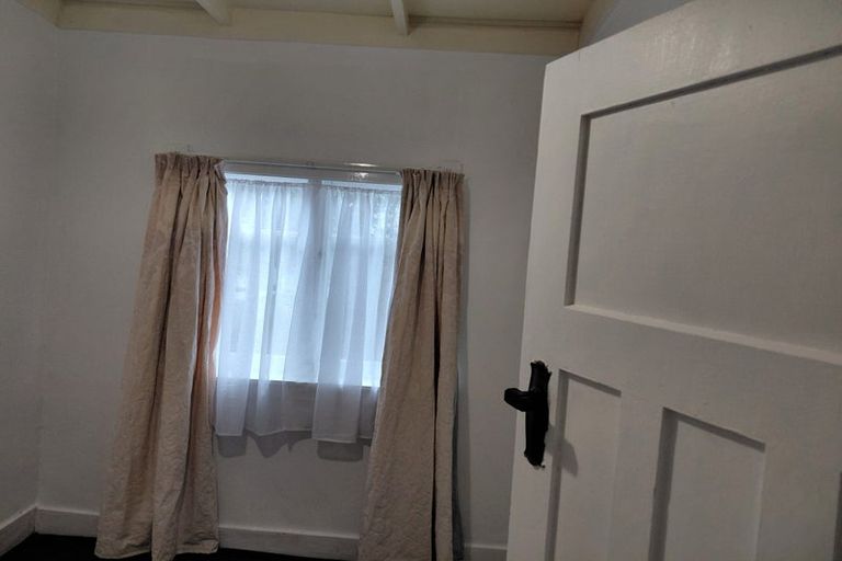 Photo of property in 1/12 Hinekohu Street, New Lynn, Auckland, 0600