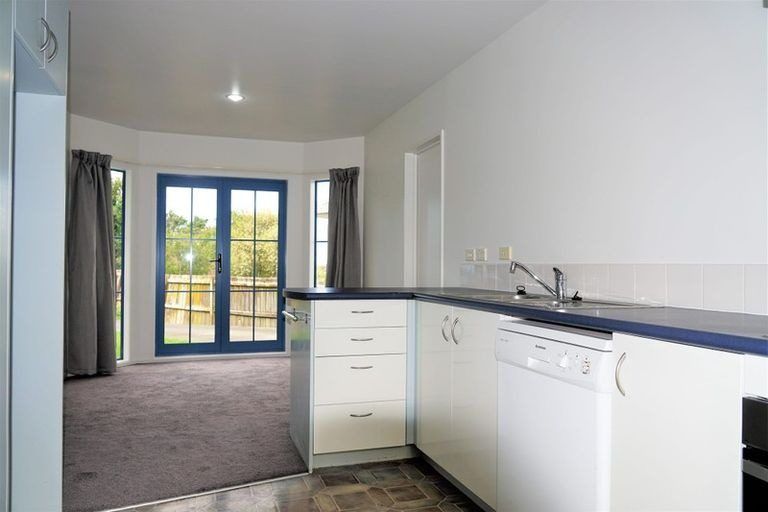 Photo of property in 2/19a Heathglen Place, Bayview, Auckland, 0629