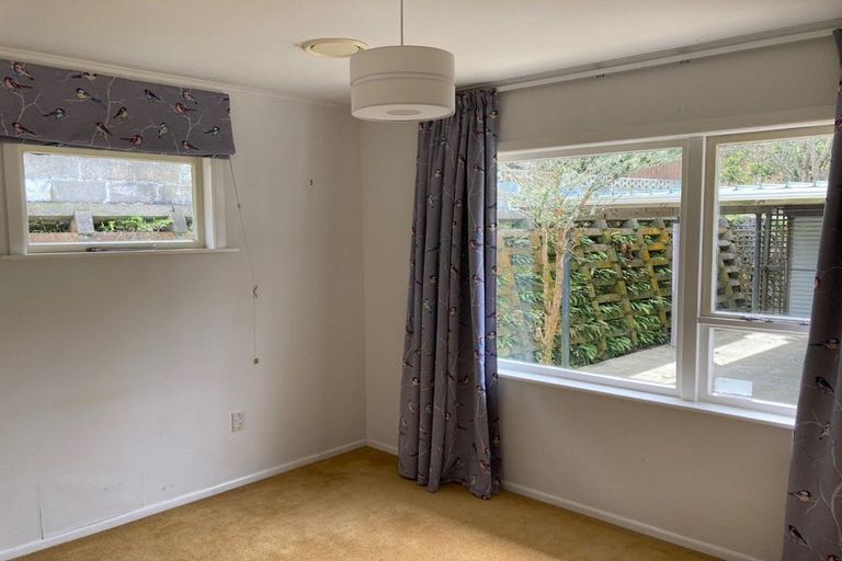 Photo of property in 52 Salford Street, Newlands, Wellington, 6037