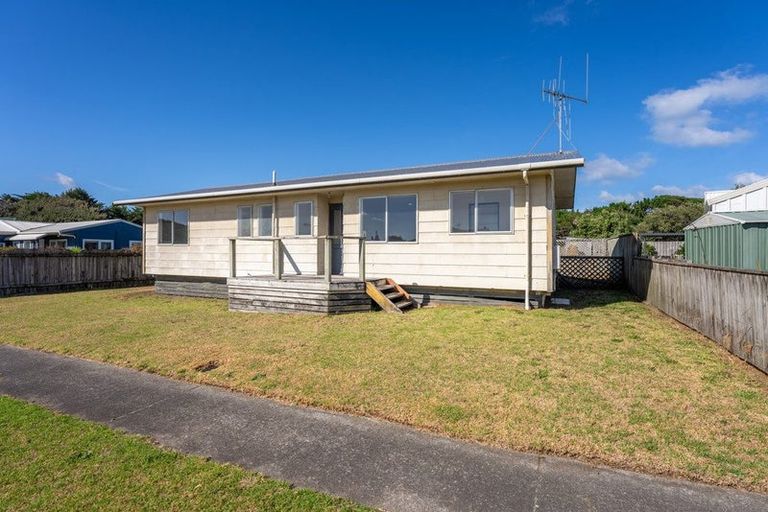 Photo of property in 14 Scott Avenue, Otaki Beach, Otaki, 5512