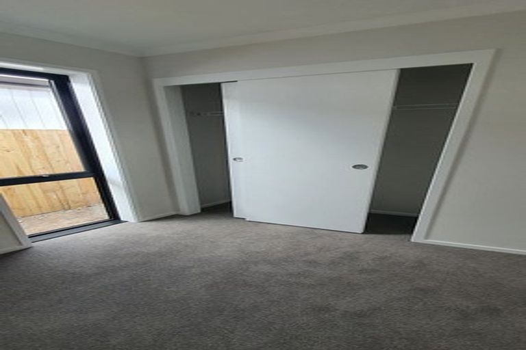 Photo of property in 33 Red Hills Road, Massey, Auckland, 0614