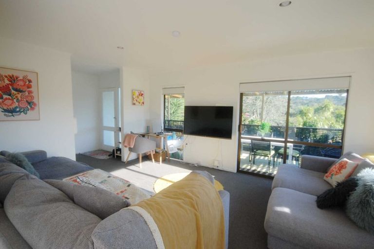 Photo of property in 11 Elvira Place, Ranui, Auckland, 0612