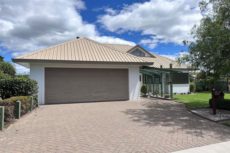 Photo of property in 34 Warwick Drive, Lynmore, Rotorua, 3010