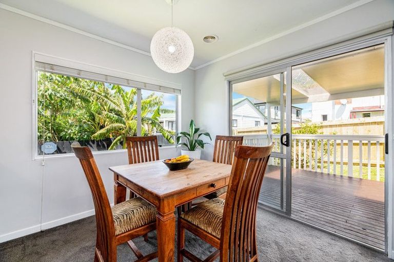 Photo of property in 2/59 Archibald Road, Kelston, Auckland, 0602