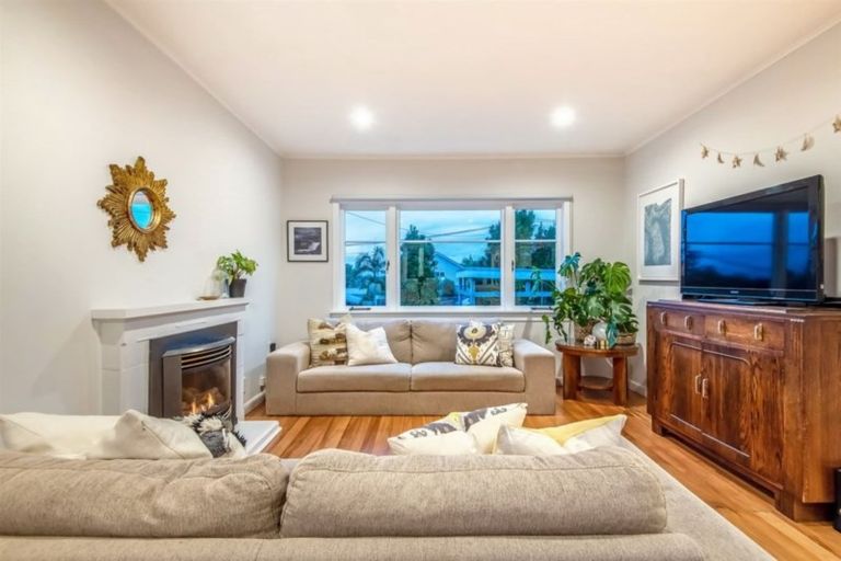 Photo of property in 1/10 Coronation Street, Belmont, Auckland, 0622