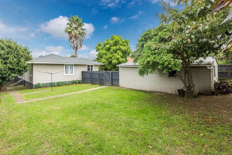 Photo of property in 14 Eddowes Street, Manurewa, Auckland, 2102