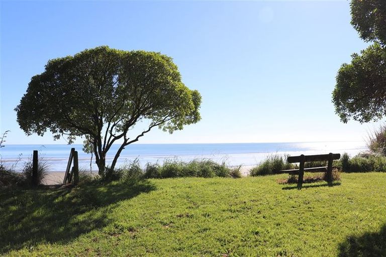 Photo of property in 120 Patons Rock Road, Patons Rock, Takaka, 7182