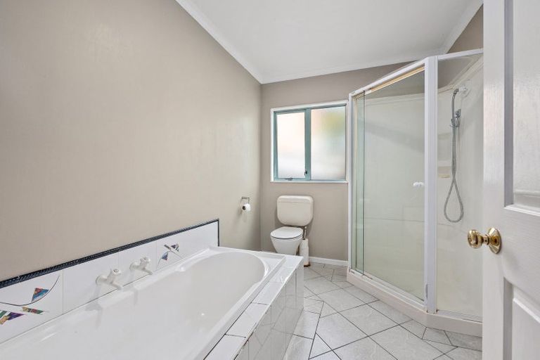 Photo of property in 24 Calypso Way, Unsworth Heights, Auckland, 0632
