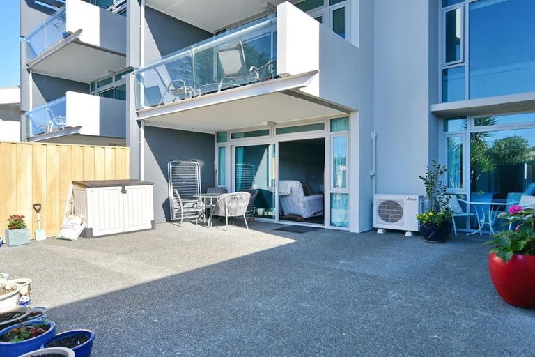 Photo of property in 2/272 Marine Parade, New Brighton, Christchurch, 8061