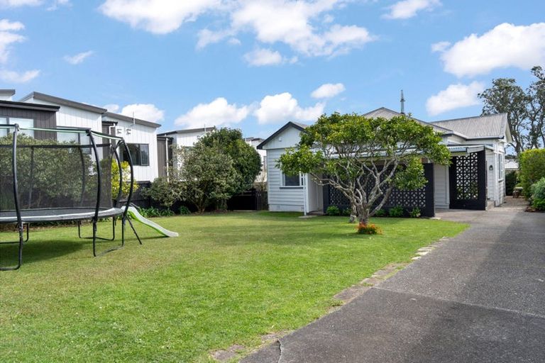 Photo of property in 236 Birkdale Road, Birkdale, Auckland, 0626