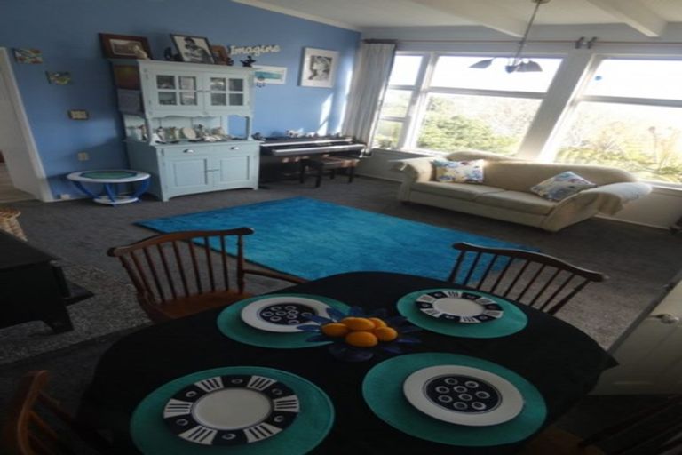 Photo of property in 94 Pomare Road, Tirohanga, Lower Hutt, 5010