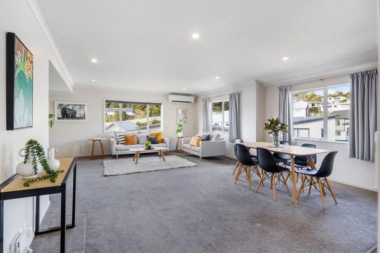 Photo of property in 59 Glanmire Road, Newlands, Wellington, 6037