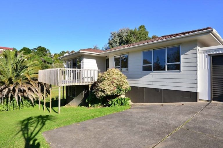 Photo of property in 2/10 Scarlock Avenue, Browns Bay, Auckland, 0630