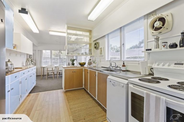 Photo of property in 5 Albert Pryor Avenue, Henderson, Auckland, 0612