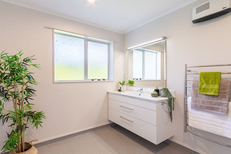 Photo of property in 34b Kapanui Road, Waikanae, 5036