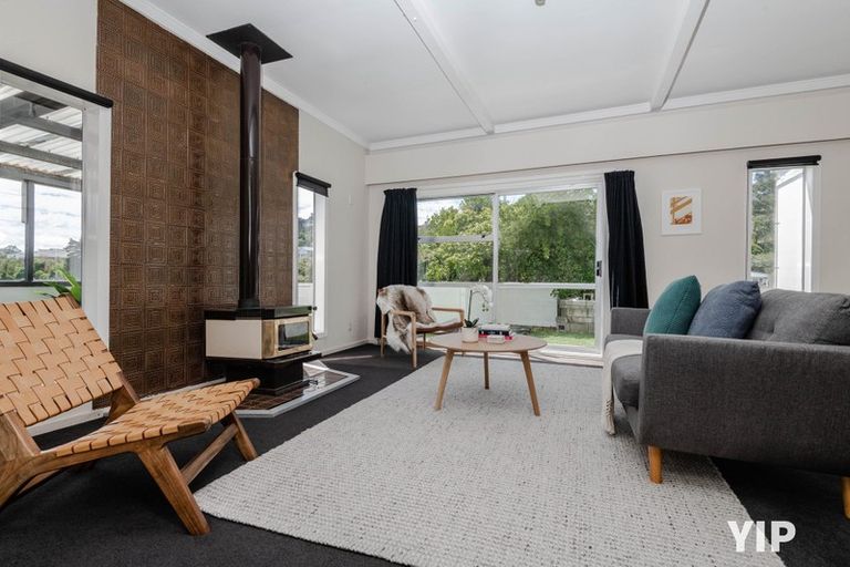 Photo of property in 10 Black Rock Road, Newlands, Wellington, 6037