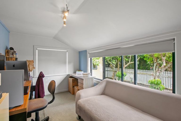 Photo of property in 10 Hoyle Place, New Plymouth, 4310