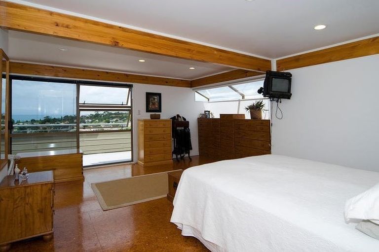 Photo of property in 557 East Coast Road, Browns Bay, Auckland, 0630