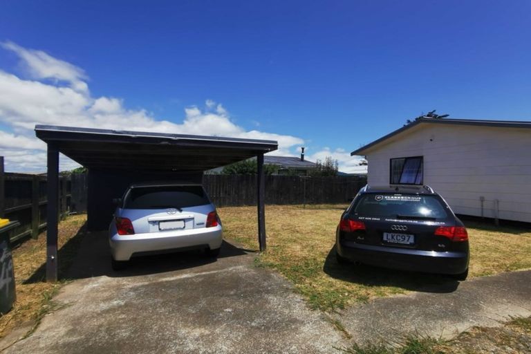 Photo of property in 2/49 Templeton Place, Clendon Park, Auckland, 2103