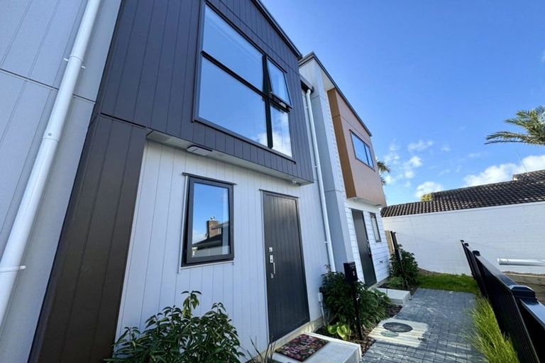 Photo of property in 8 Raupeti Lane, Henderson, Auckland, 0612