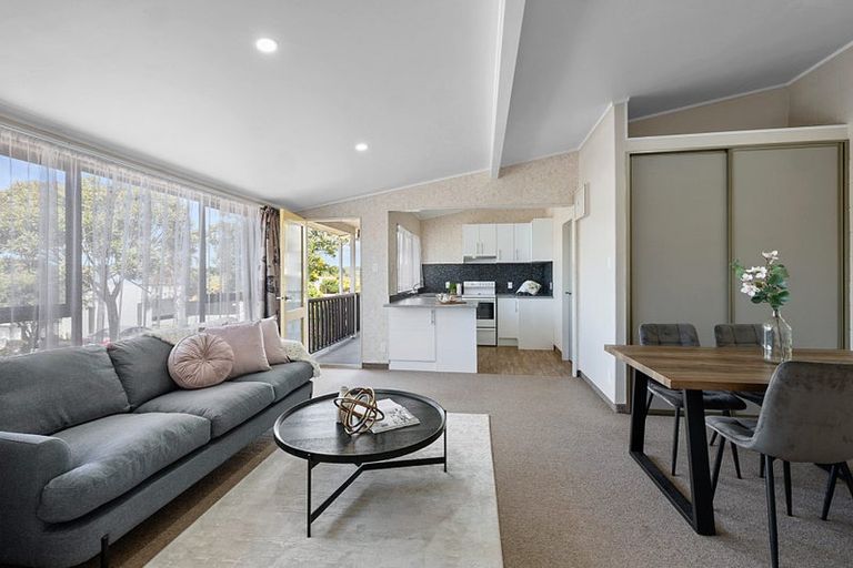 Photo of property in 8 Julian Place, Westown, New Plymouth, 4310