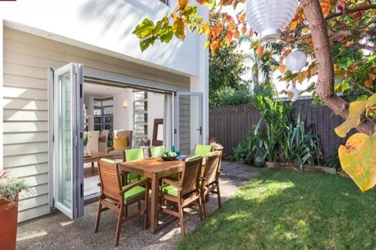 Photo of property in 1/58 Hattaway Avenue, Bucklands Beach, Auckland, 2012