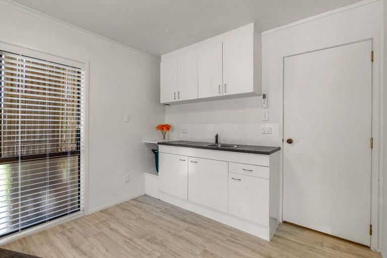 Photo of property in 120 Walter Strevens Drive, Conifer Grove, Takanini, 2112