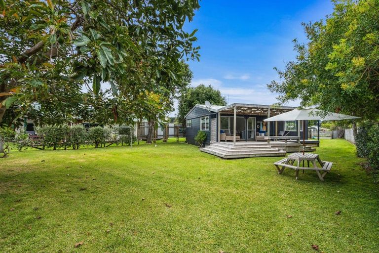 Photo of property in 8 Ringer Avenue, Matapouri, Whangarei, 0173