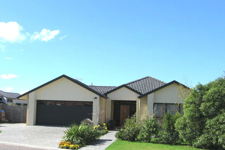 Photo of property in Waimanu Bay Village, 12/1 Piriti Drive, Te Atatu Peninsula, Auckland, 0610